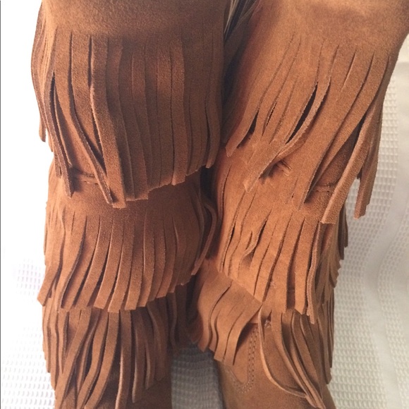 Minnetonka 3 layer fringe boots brand new! - Picture 3 of 8